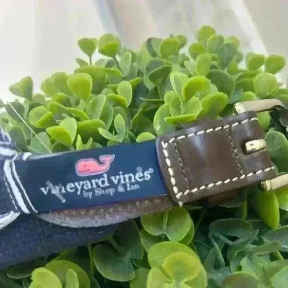Men's vineyard vines basketball belt. Size 26 new with tags. - Picture 4 of 4